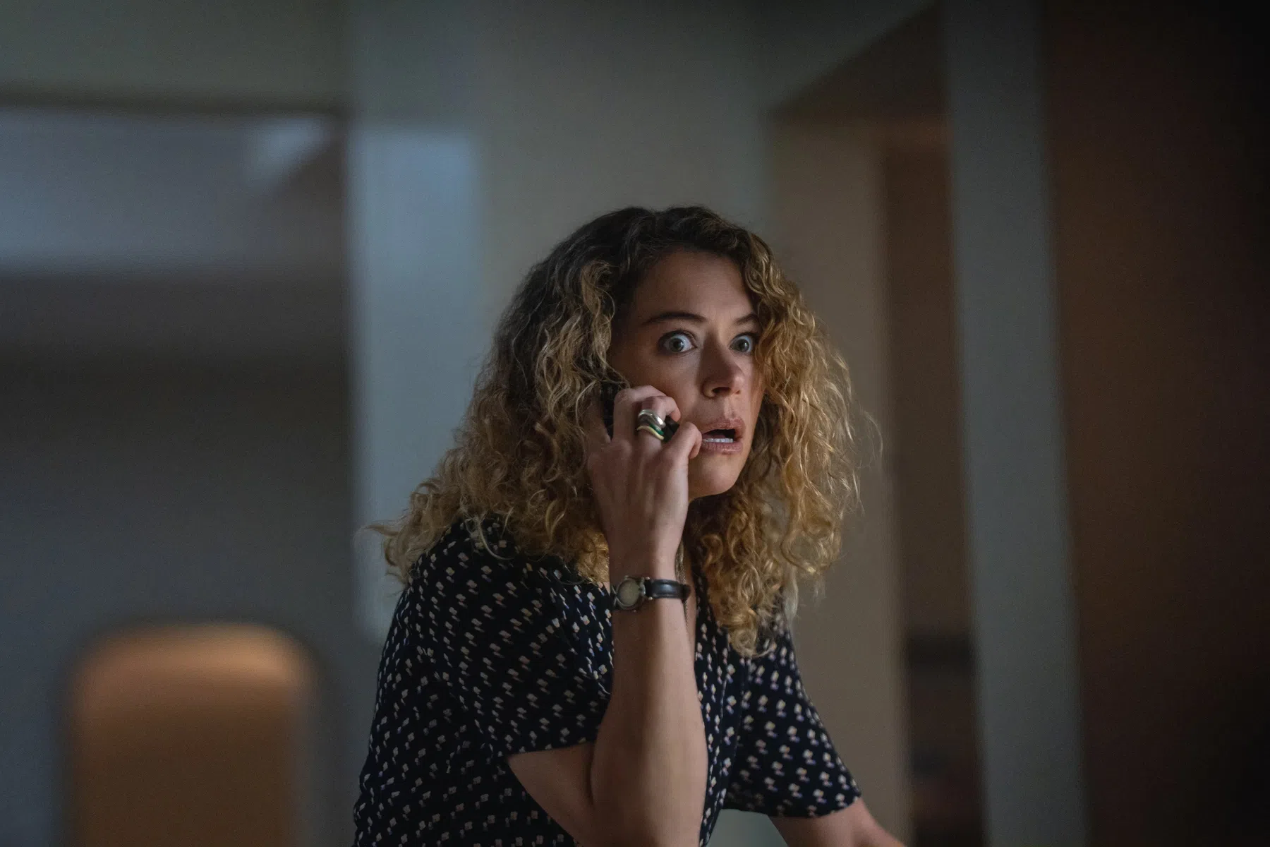 Tatiana Maslany is ijzersterk als hoofdrolspeler Paula.